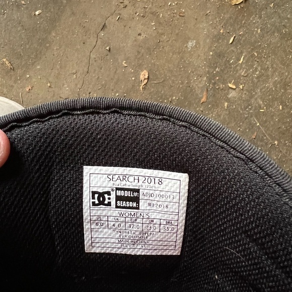 Woman’s DC Snowboarding Boots - US Size 6. Worn twice. Boa cable system. - Picture 1 of 4